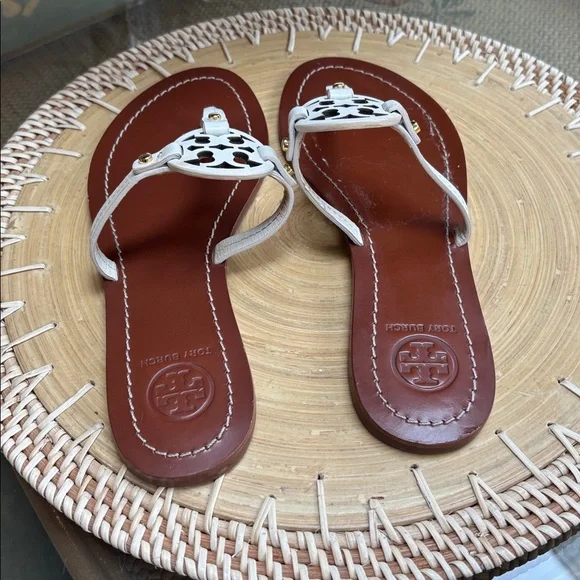 Tory Burch Cream and Brown Logo Thong Sandal size 5.5 - Picture 5 of 7